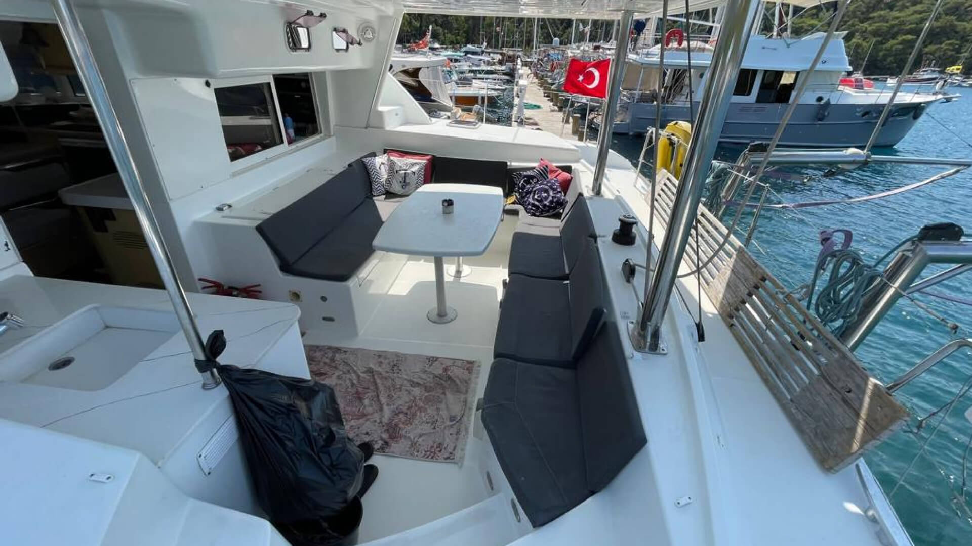 Kiralık Delux Lagoon 440