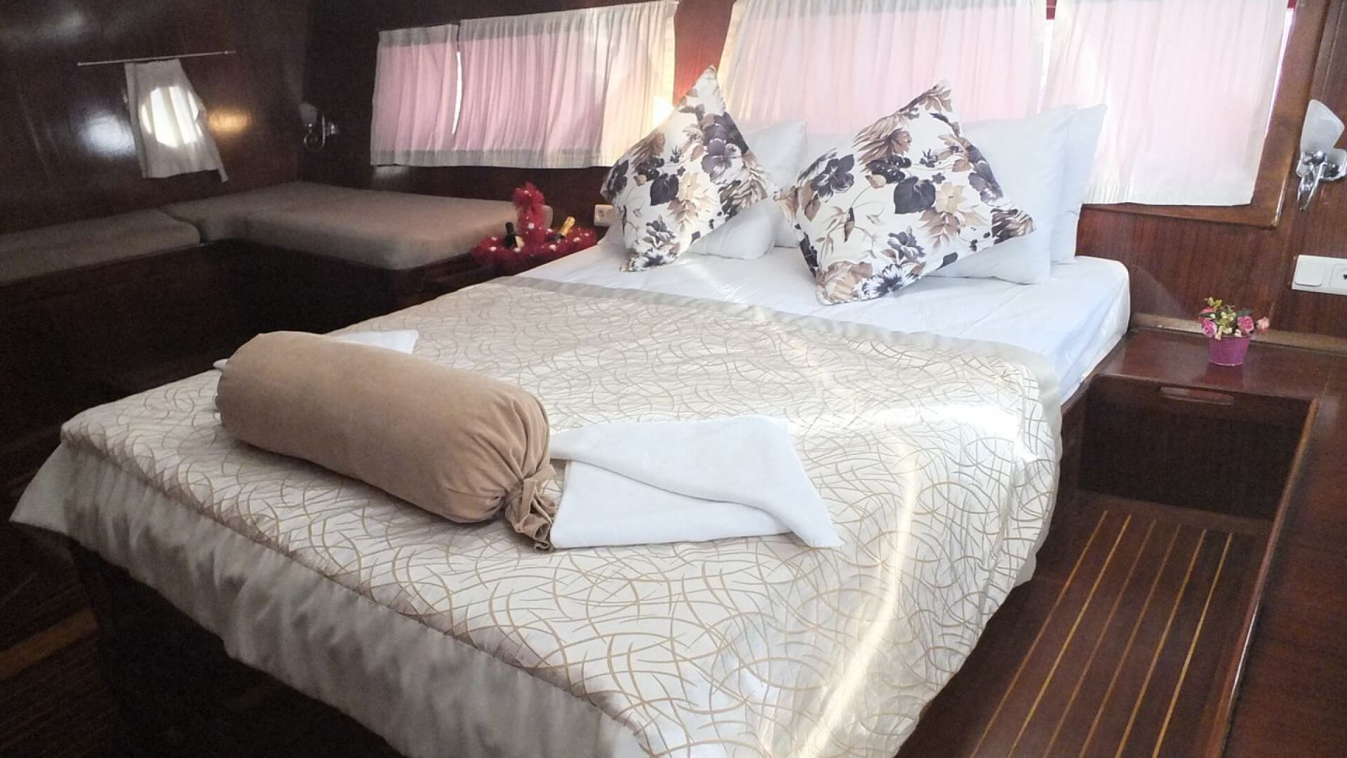 Marmaris Mavi Yolculuk Lux Gulet 8 Kabin 35 Metre
