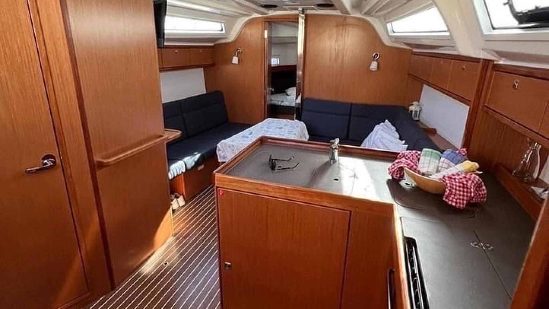 Marmaris Kiralık Bavaria C37 2 Kabin 11 Metre