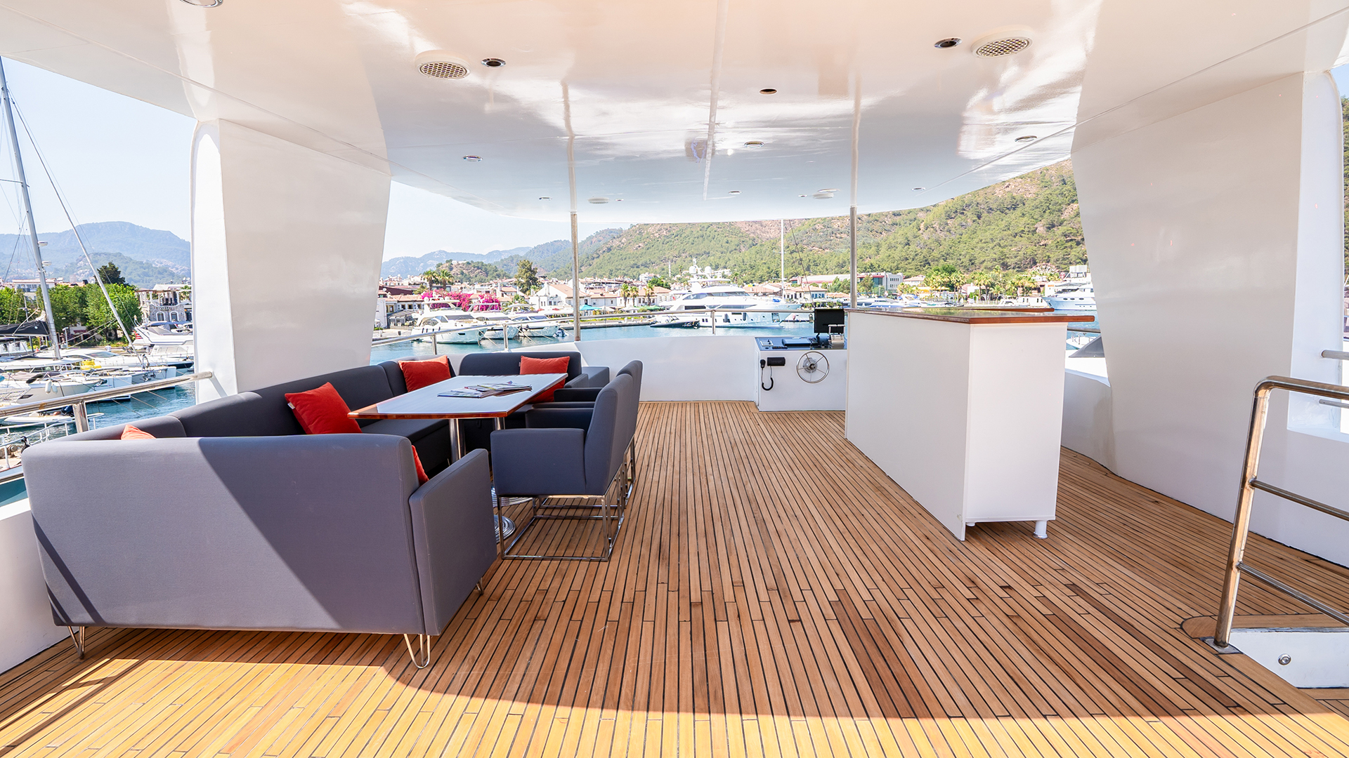 Lux Trawler Kiralama 5 Kabin 26 Metre 