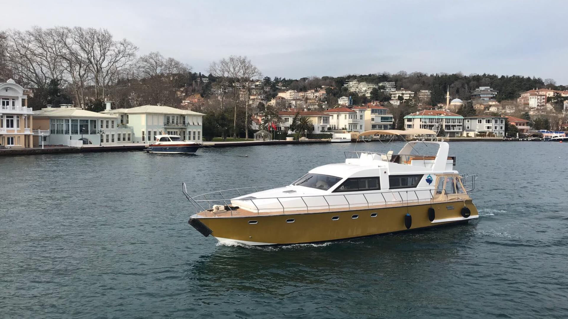 Ortaköy Lux Motoryat Kiralama Özel Yapım Gezi Teknesi
