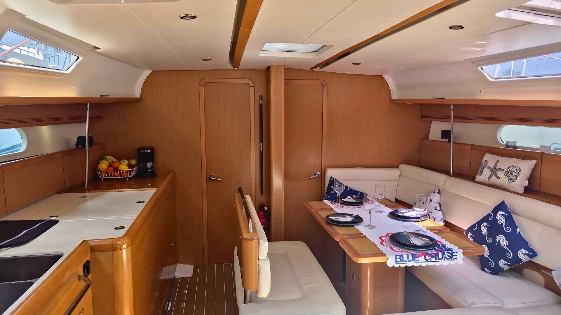 Performans ve Konforu Bir Arada Sunan 44 Feet Yelkenli