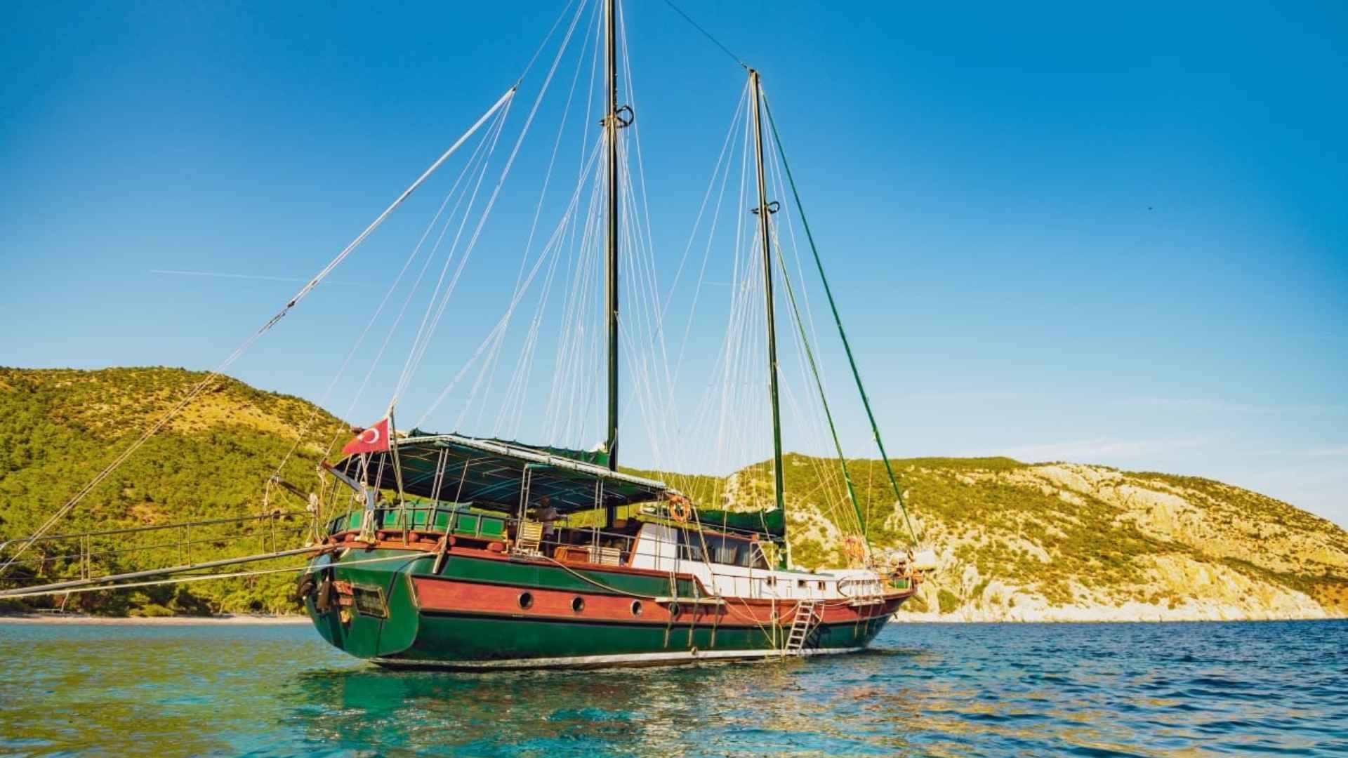 Suyun Üzerinde Konforlu ve Keyifli Bir Kaçış