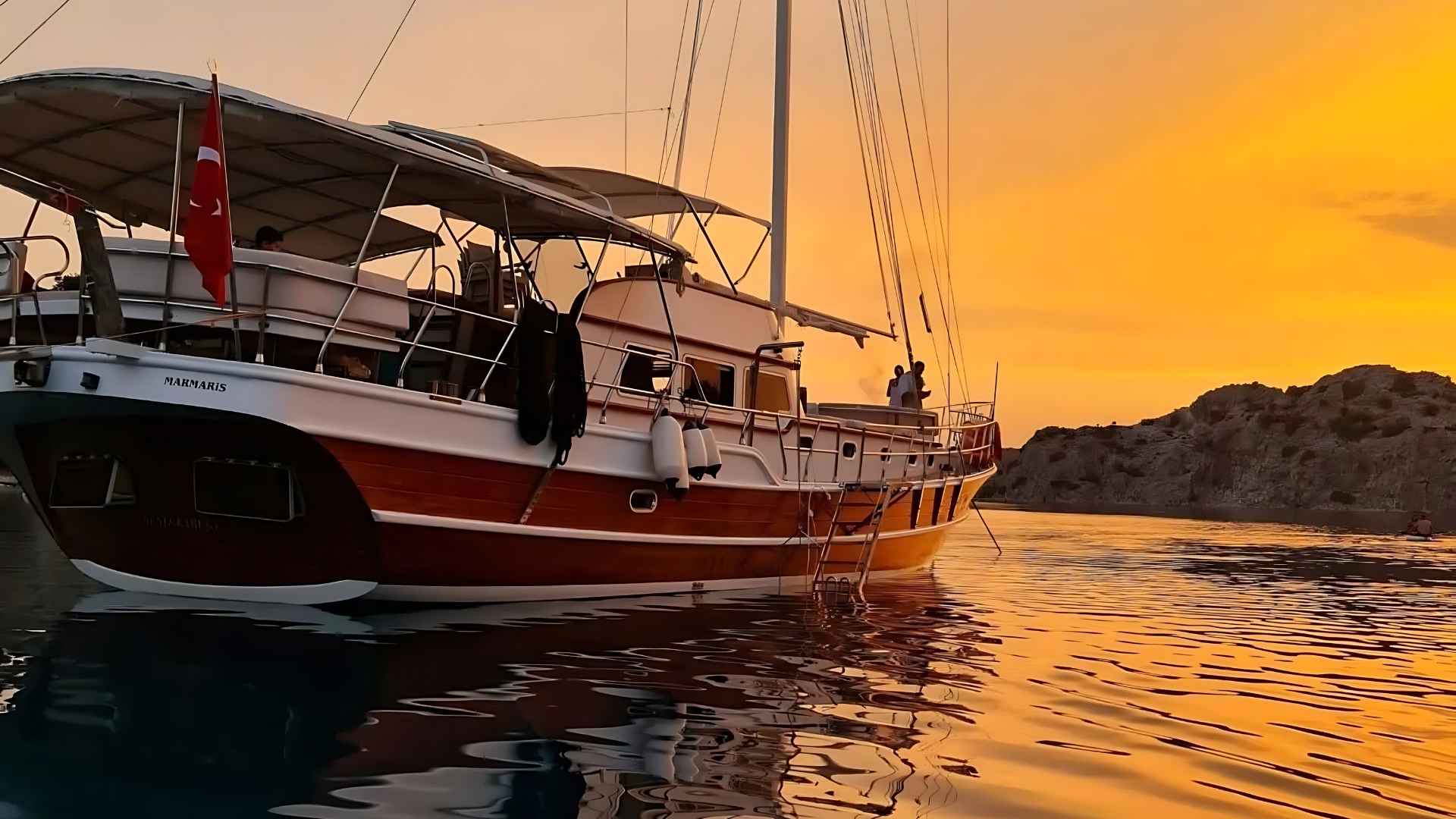 Bozburun’dan Mavi Yolculuk: 8 Kişilik Sıcacık Bir Gulet Tatili Sizi Bekliyor!