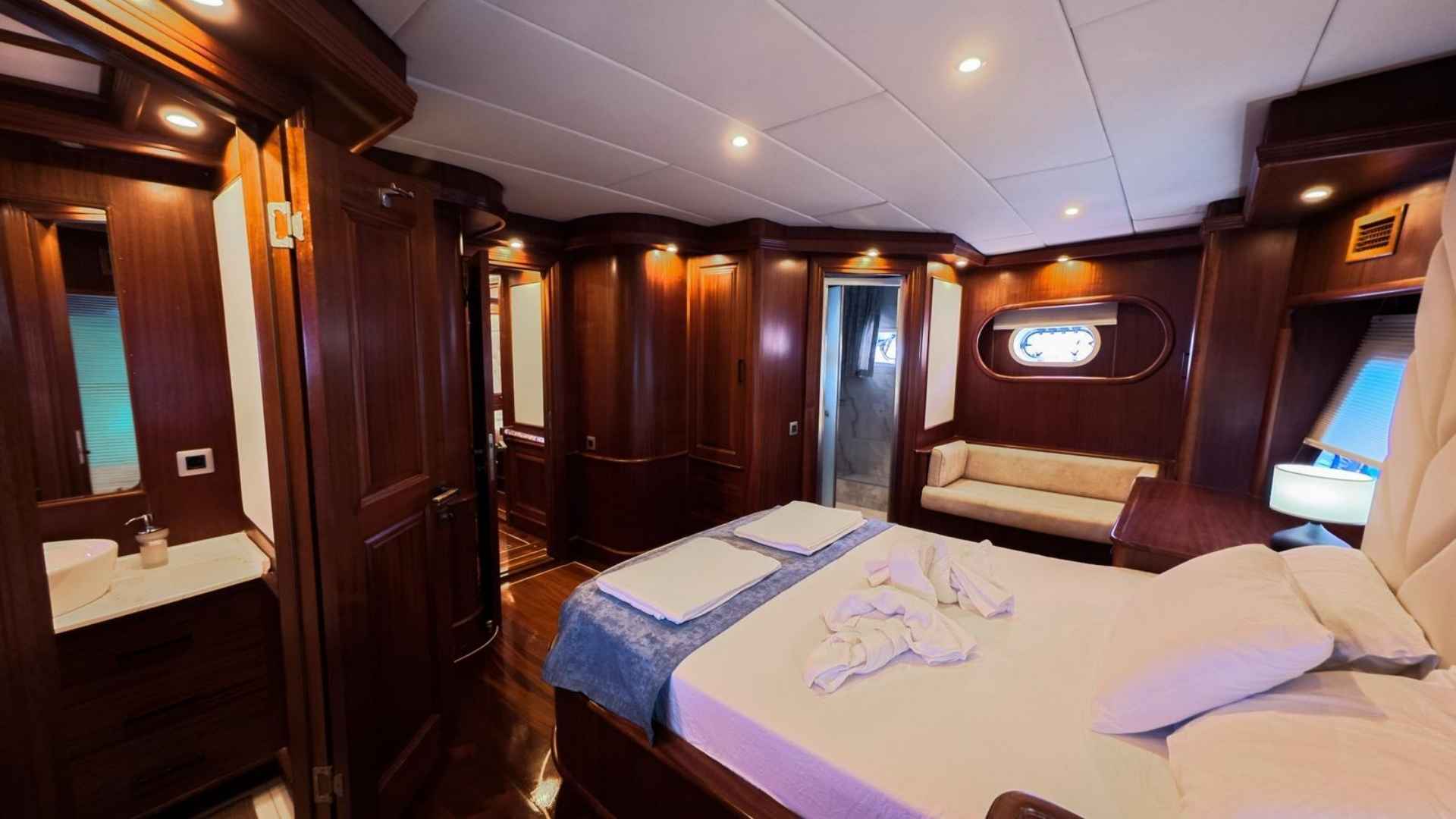 24 Metrelik Zarafet ve Konforun Buluştuğu Gulet